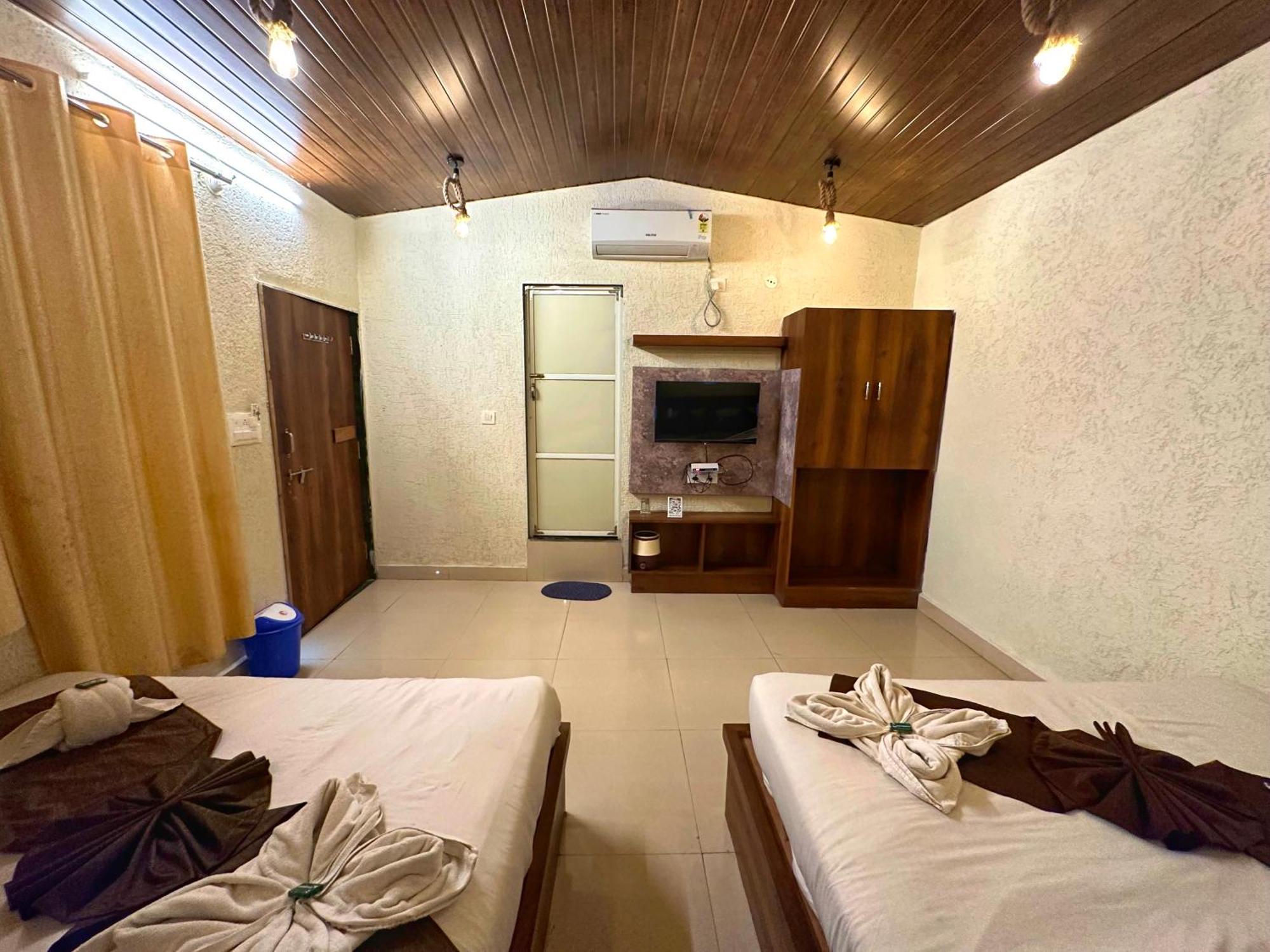 Hotel Payal & Restaurent Pachmarhī Exteriör bild