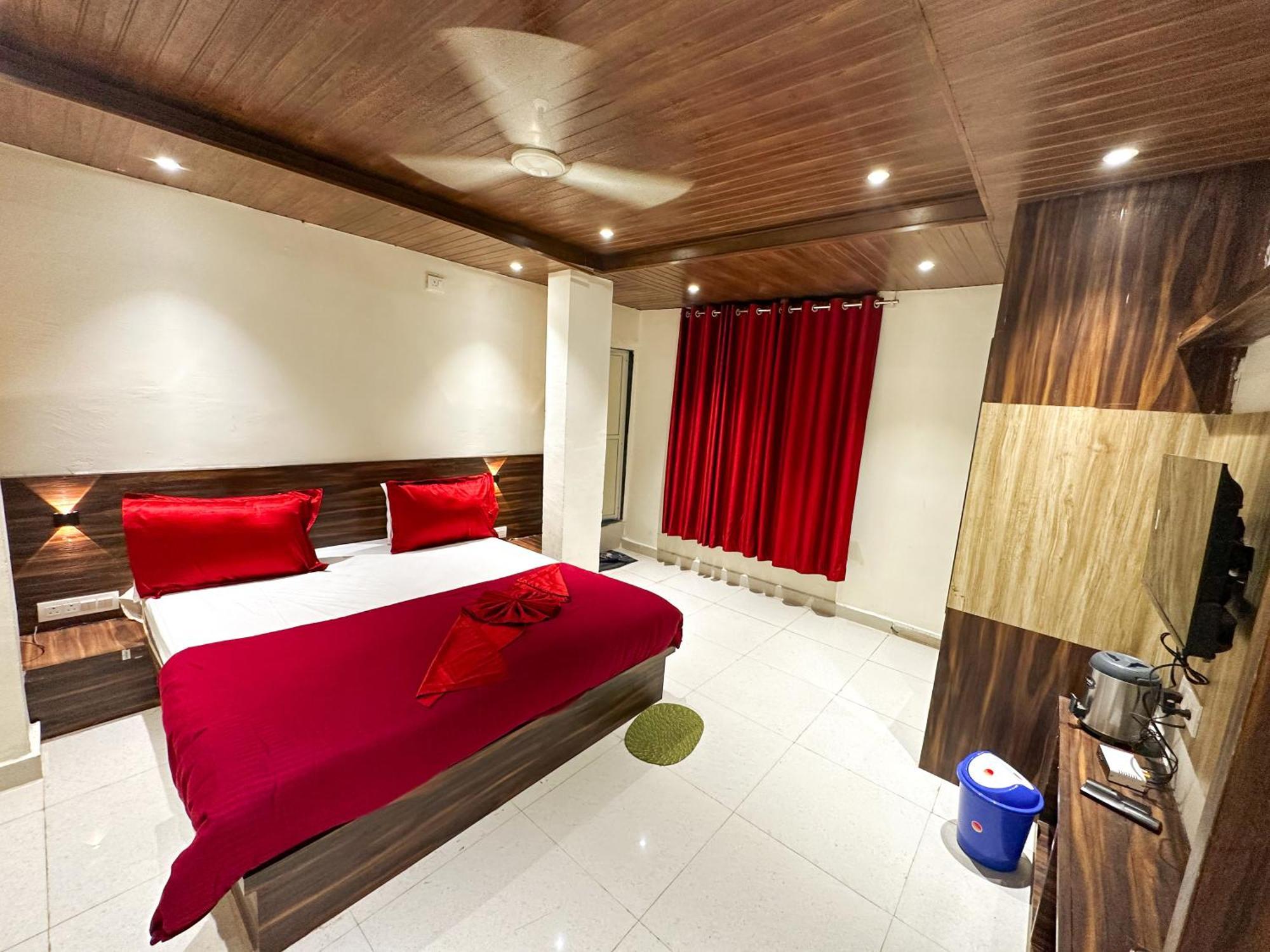 Hotel Payal & Restaurent Pachmarhī Exteriör bild